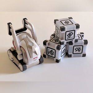 Perfect condition, works great. It comes with its three cubes, and charger.